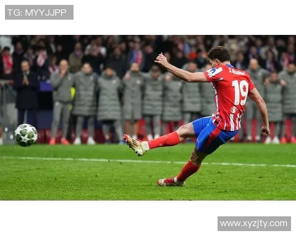 欧冠激战：多特蒙德狂胜里昂帽子戏法引发争议判罚热议