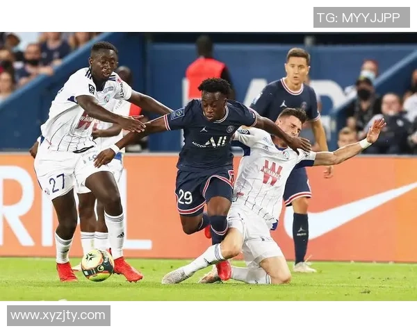 西甲激战曼城与巴黎圣日耳曼战平0比0绝杀瞬间引发全场热议
